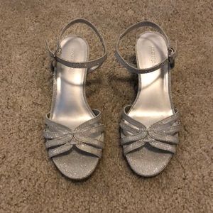 Like New Silver Maripe Dressy Sandals Size 7